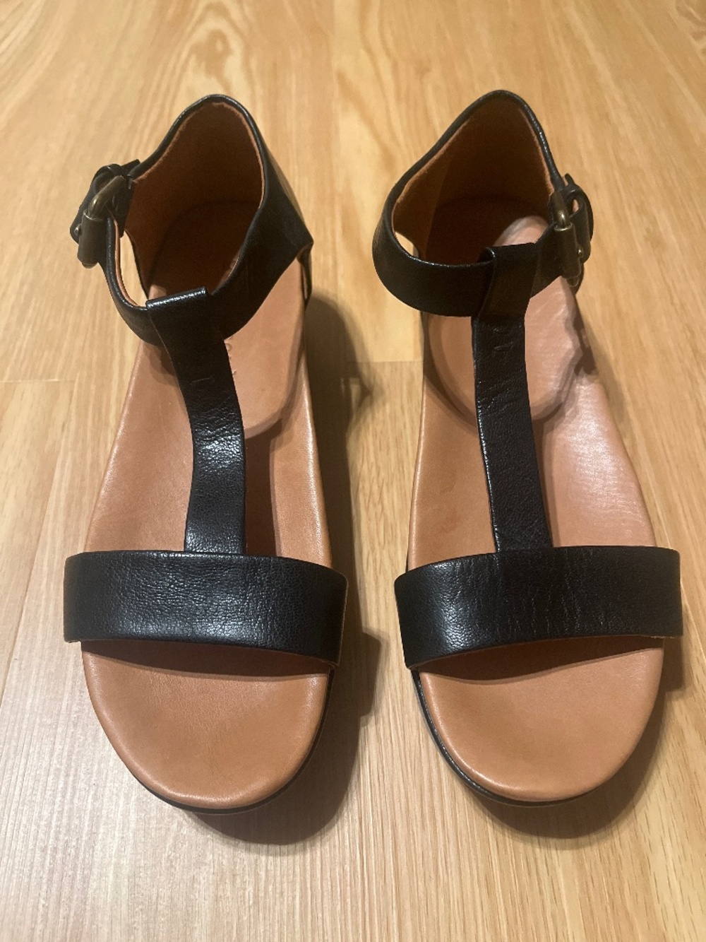 Gentle Souks by Kenneth Cole Janelle Black Leather Sandal, size 7-1/2